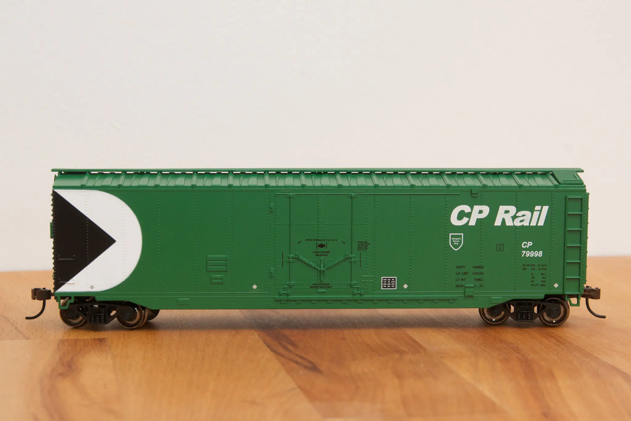 Bachmann Silver line: CP Rail Boxcar 79998